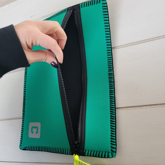 Chestee Neoprene Pouch - Picture 3 of 3